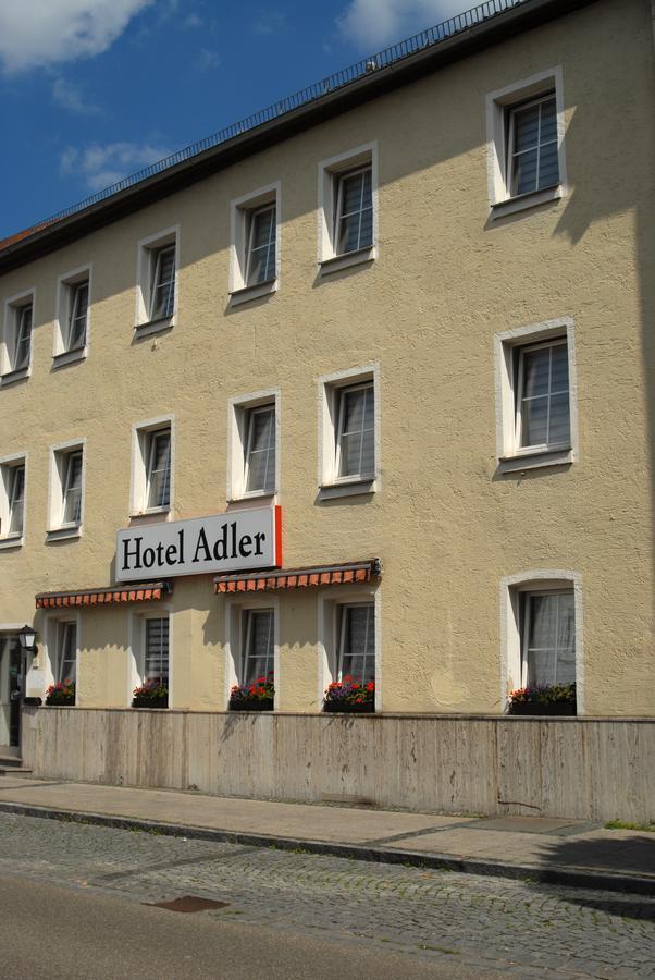 Отель Adler Тройхтлинген Экстерьер фото